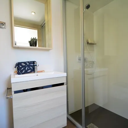 Mobil-home Luxueux A Jullouville, 200m Plage, Piscine Chauffee, Pour 6 Personnes - Fr-1-361a-73 Holiday home *