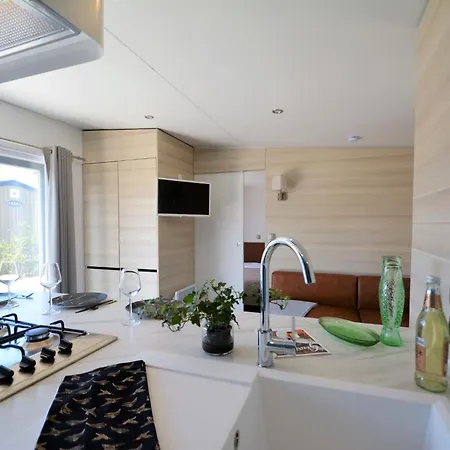 Mobil-home Luxueux A Jullouville, 200m Plage, Piscine Chauffee, Pour 6 Personnes - Fr-1-361a-73 *