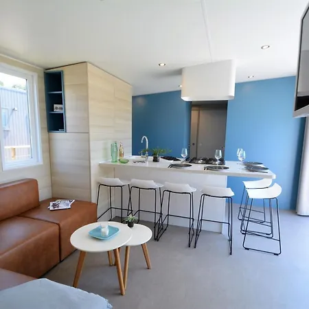Mobil-home Luxueux A Jullouville, 200m Plage, Piscine Chauffee, Pour 6 Personnes - Fr-1-361a-73