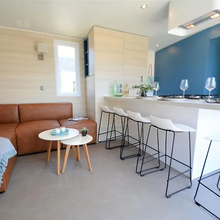 Holiday home Mobil-home Luxueux A Jullouville, 200m Plage, Piscine Chauffee, Pour 6 Personnes - Fr-1-361a-73 Jullouville-les-Pins