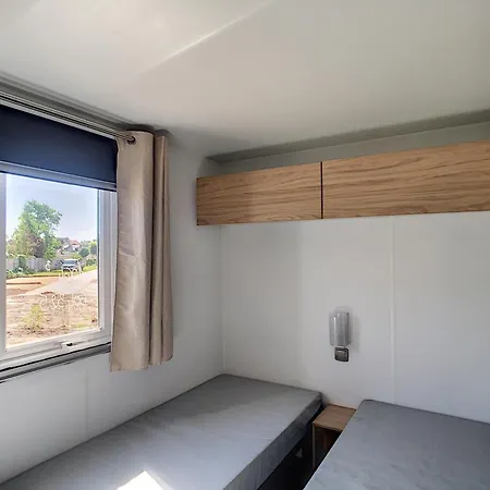 Mobil-home Luxueux A Jullouville, 200m Plage, Piscine Chauffee, Pour 6 Personnes - Fr-1-361a-73 *