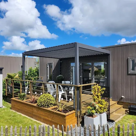 Holiday home Mobil-home Luxueux A Jullouville, 200m Plage, Piscine Chauffee, Pour 6 Personnes - Fr-1-361a-73