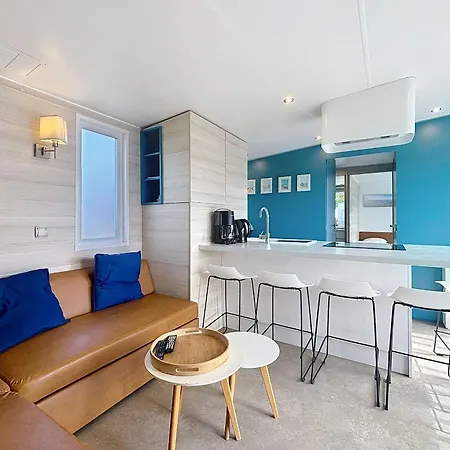 Mobil-home Luxueux A Jullouville, 200m Plage, Piscine Chauffee, Pour 6 Personnes - Fr-1-361a-73 度假居