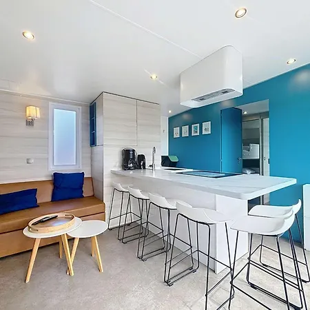 Holiday home Mobil-home Luxueux A Jullouville, 200m Plage, Piscine Chauffee, Pour 6 Personnes - Fr-1-361a-73