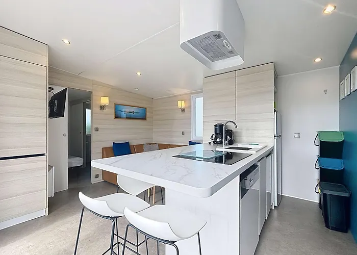 Mobil-home Luxueux A Jullouville, 200m Plage, Piscine Chauffee, Pour 6 Personnes - Fr-1-361a-73 * Jullouville-les-Pins