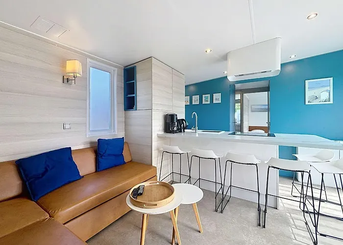 Mobil-home Luxueux A Jullouville, 200m Plage, Piscine Chauffee, Pour 6 Personnes - Fr-1-361a-73 Nyaraló